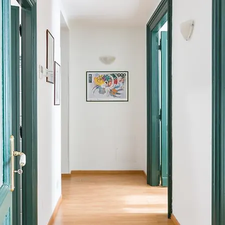 Apartment Crescenzio Rome